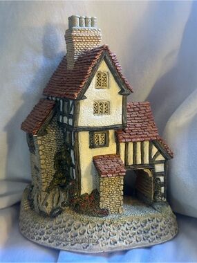 David Winter Cottage Squires Hall